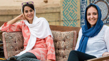 Do tourists have to wear a hijab in Iran?