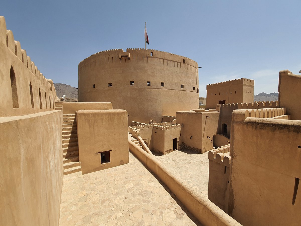 Explore Oman on a Self-Drive Tour